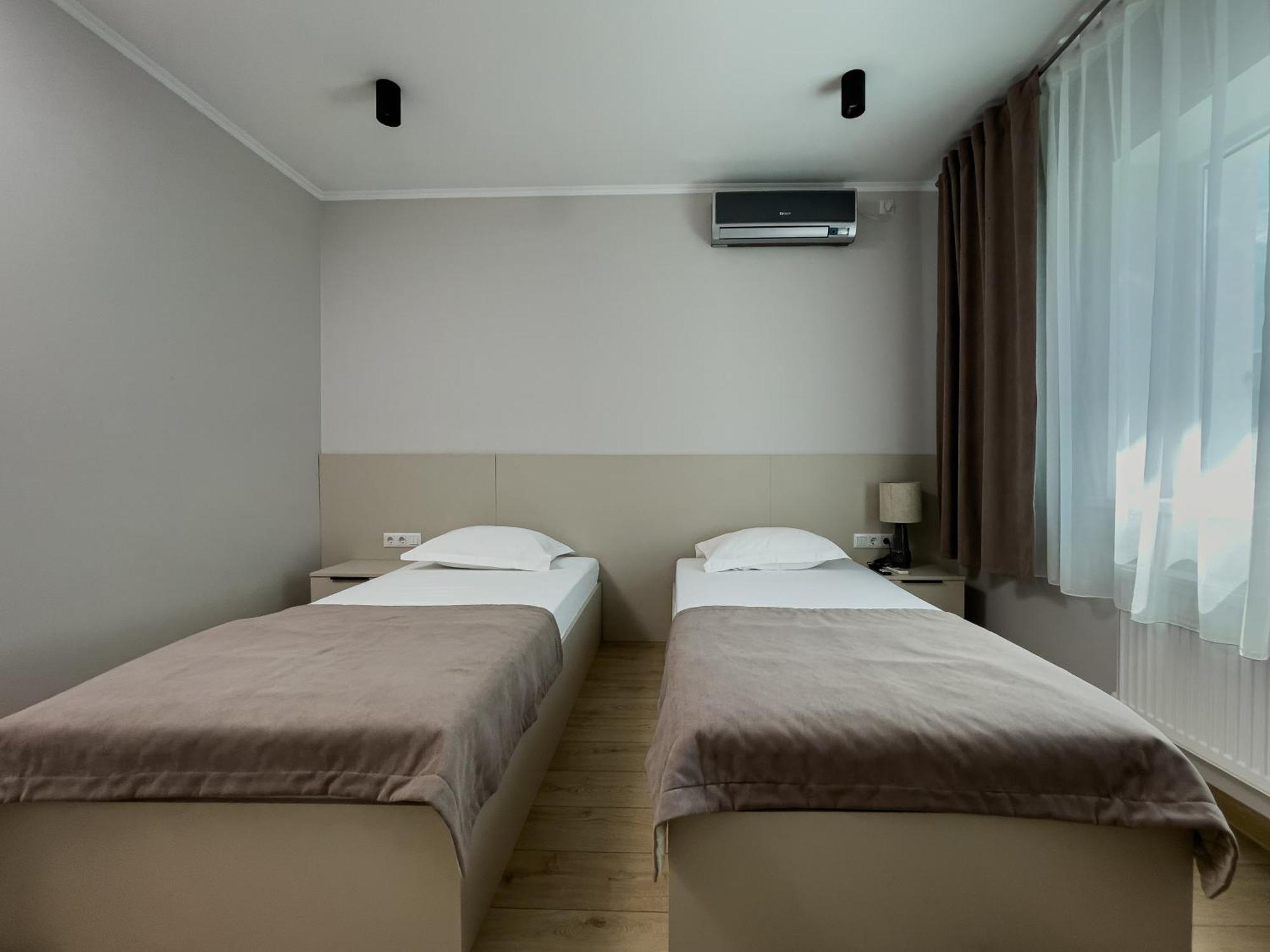 Vip Hotel Izmail Ngoại thất bức ảnh