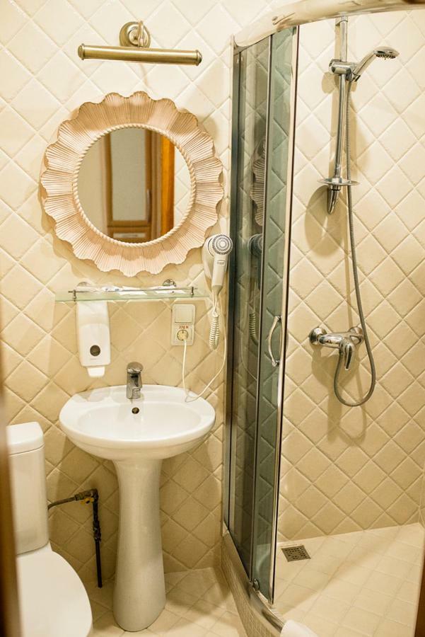 Vip Hotel Izmail Ngoại thất bức ảnh