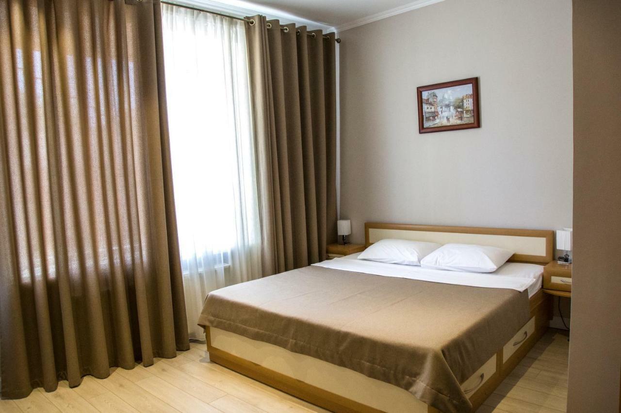 Vip Hotel Izmail Ngoại thất bức ảnh
