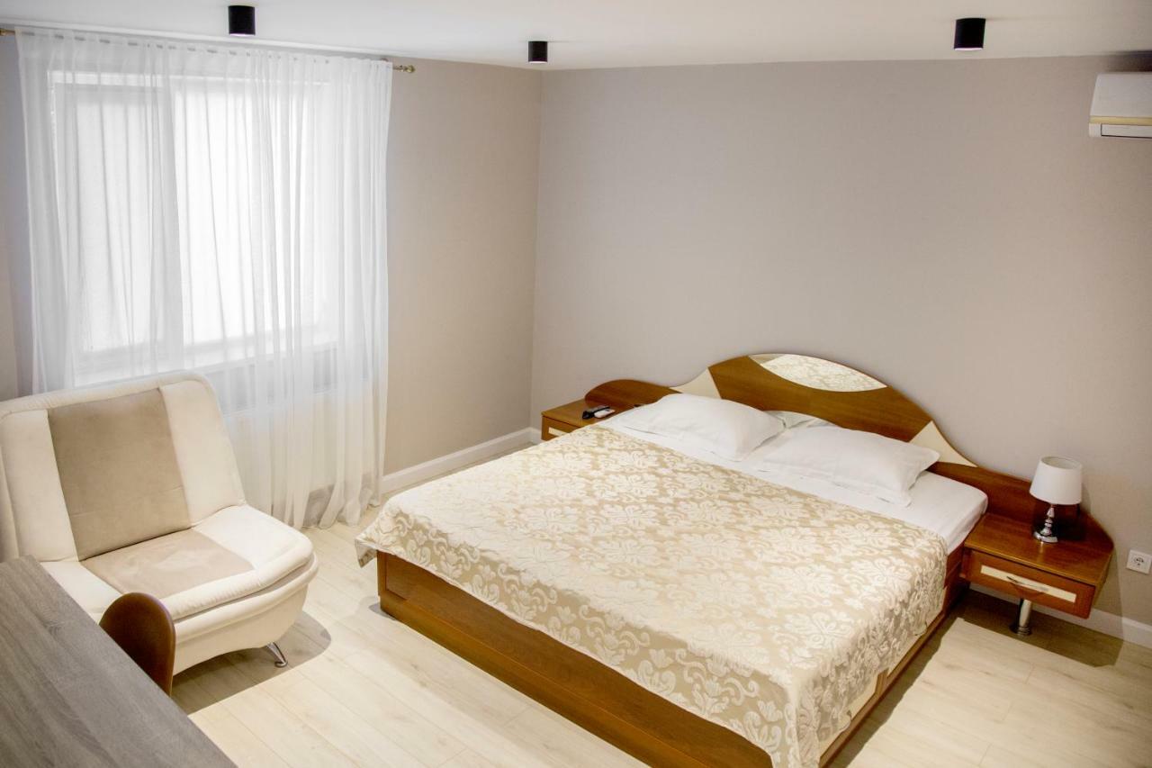 Vip Hotel Izmail Ngoại thất bức ảnh