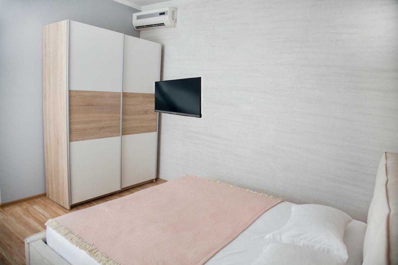 Vip Hotel Izmail Ngoại thất bức ảnh